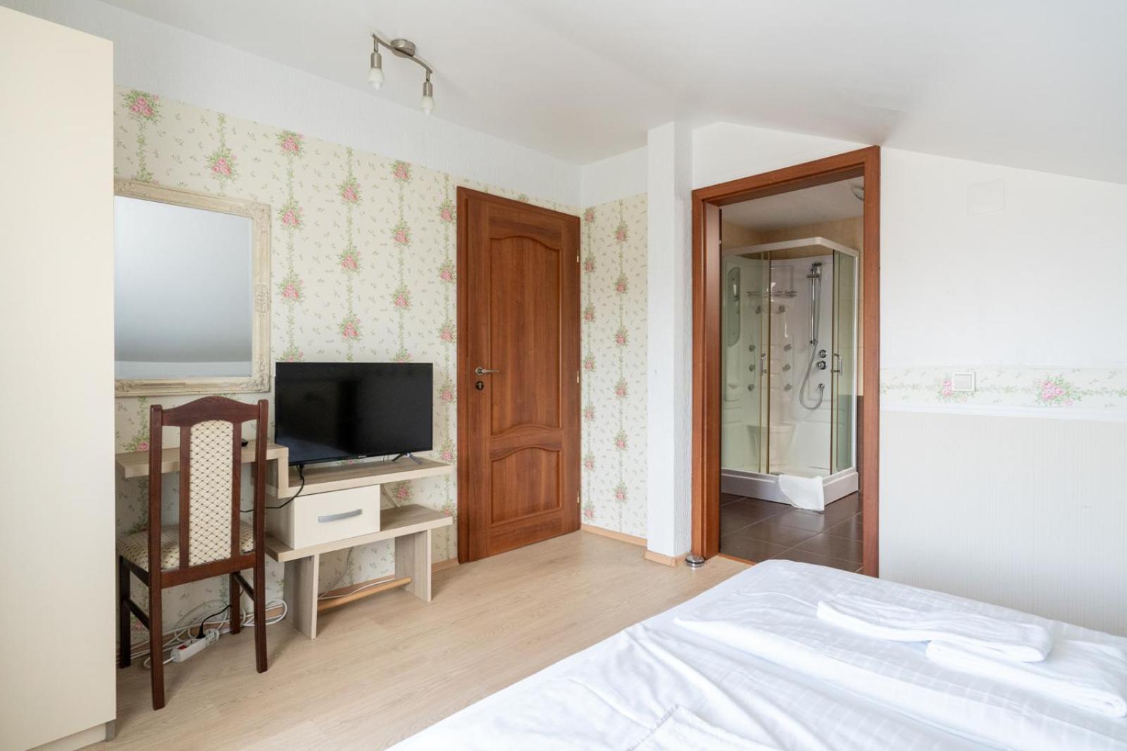 Faraway Aparthotel Near Vienna Airport With Anytime Self Check In Bruck an der Leitha Room photo