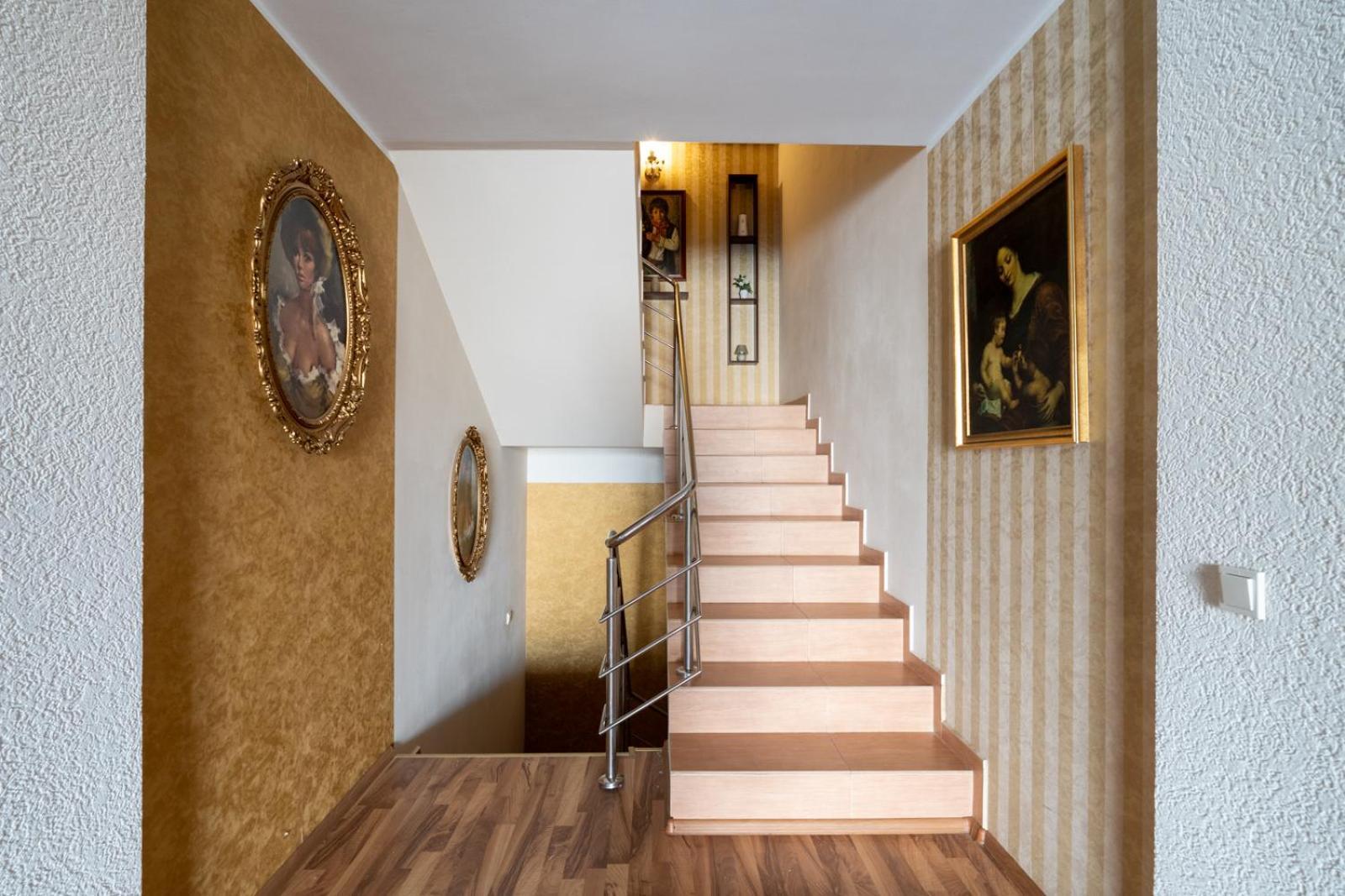 Faraway Aparthotel Near Vienna Airport With Anytime Self Check In Bruck an der Leitha Exterior photo